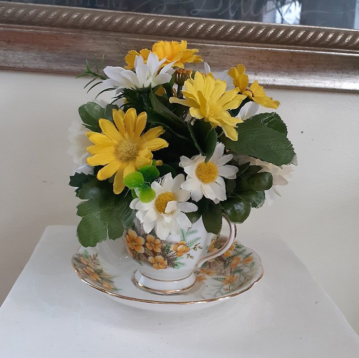 Silk Daisies in Tea Cup